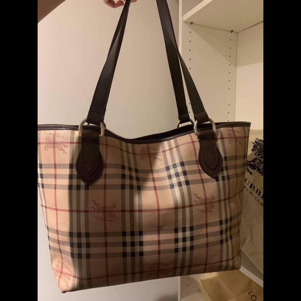 Burberry classic bag