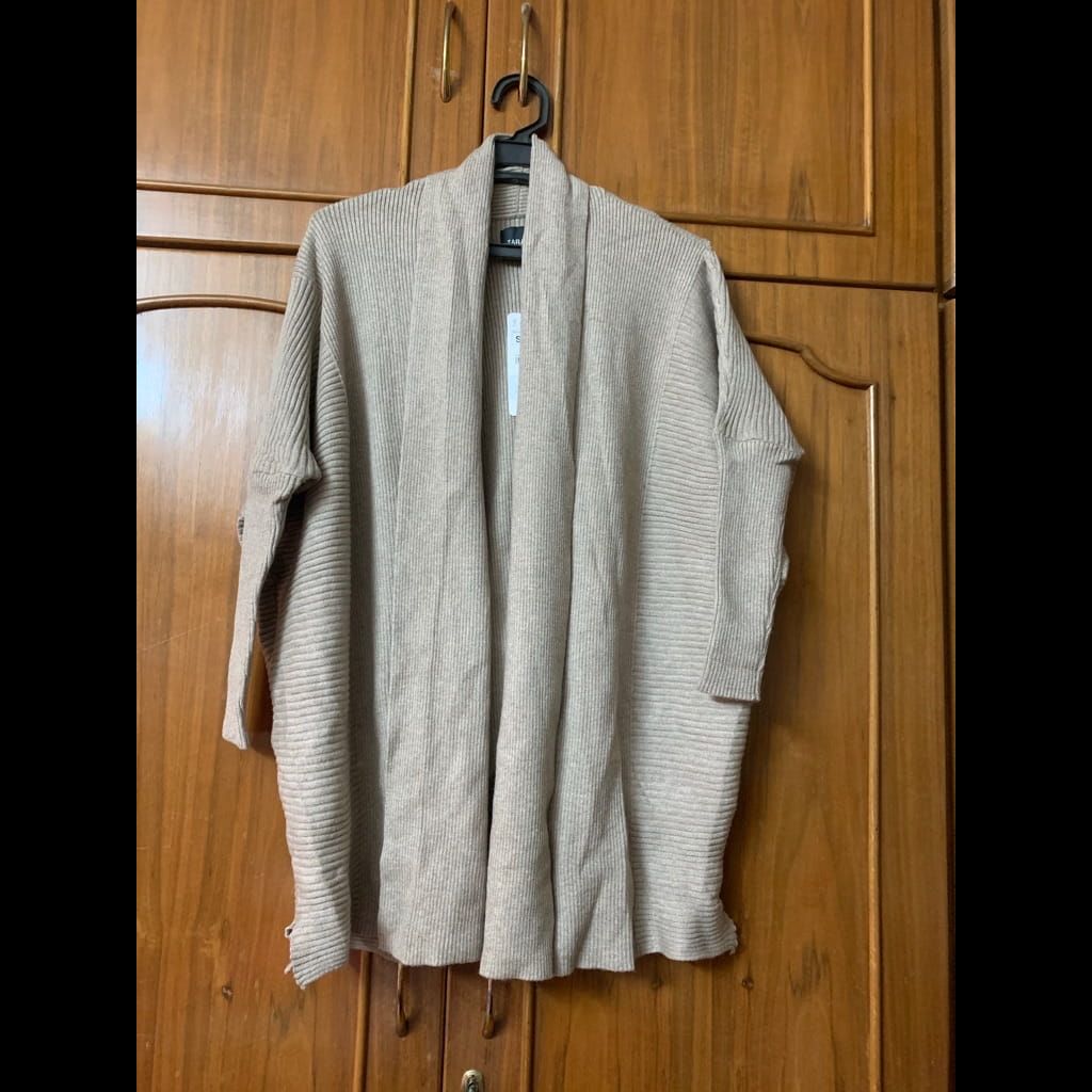 Zara knitwear cardigan size small fits up to large