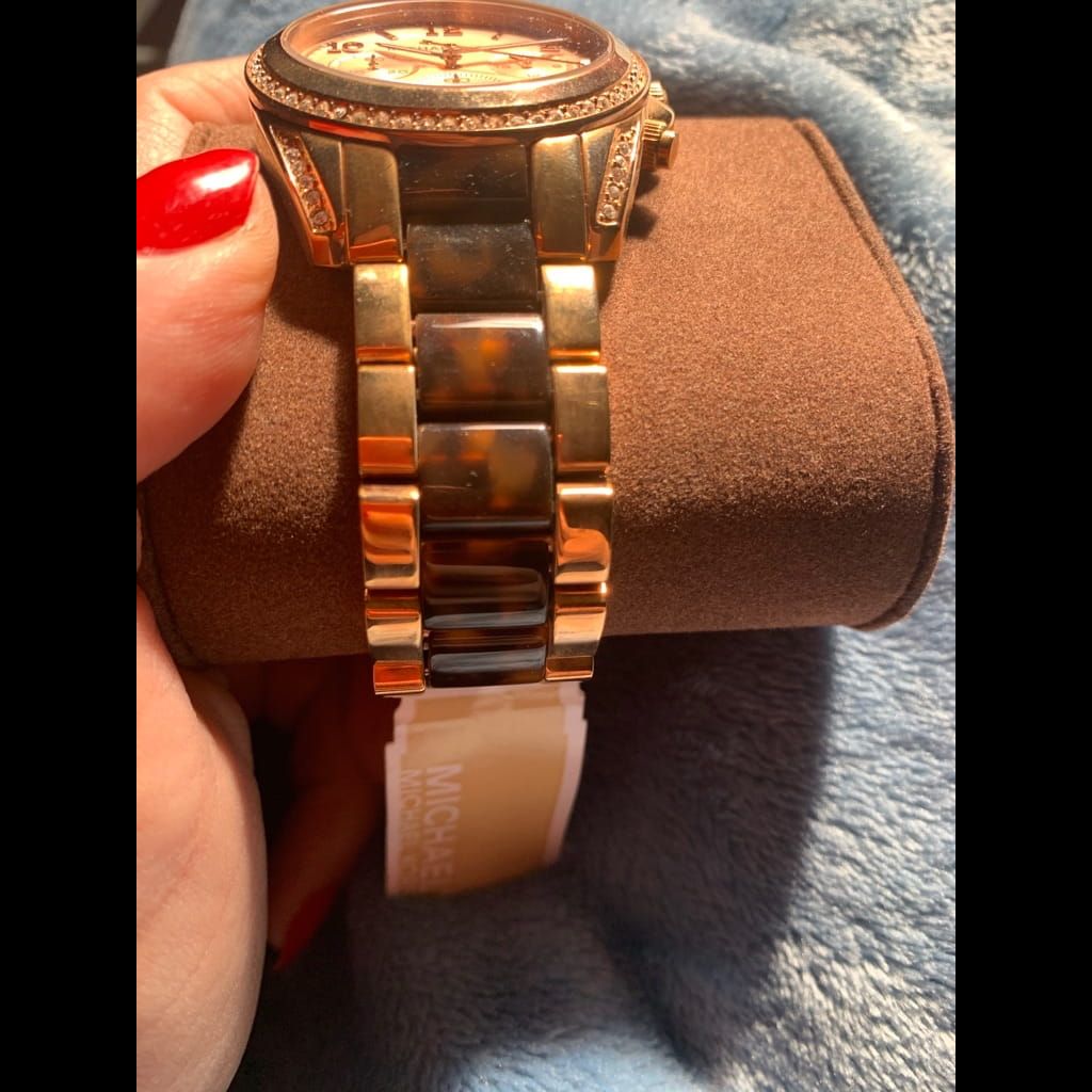 Micheal Kors rose gold brand new with box