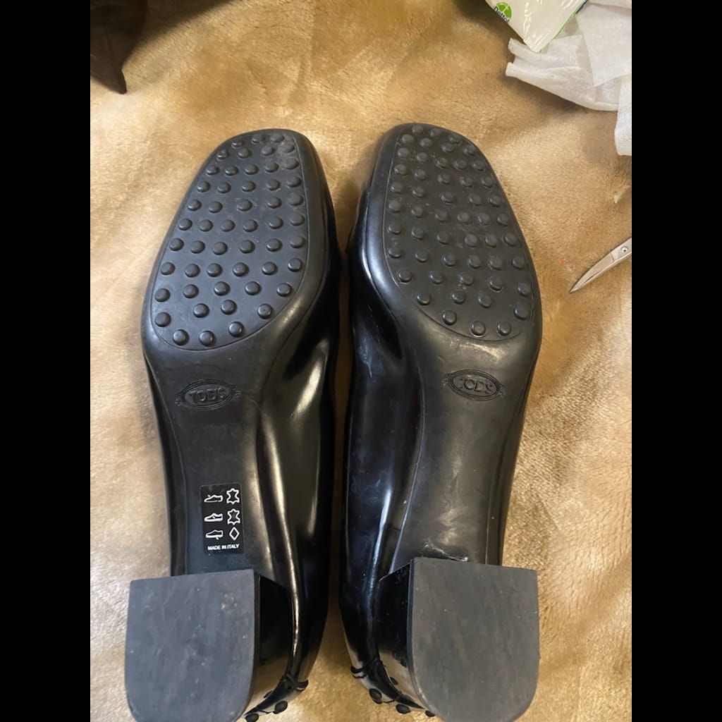 TODS vernis black leather heels