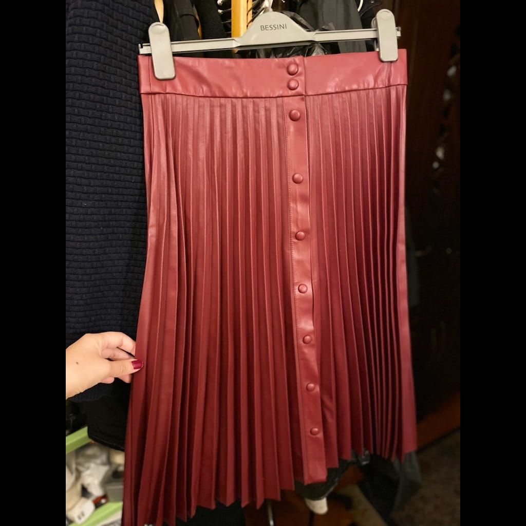 Burgundy pleated leather skirt