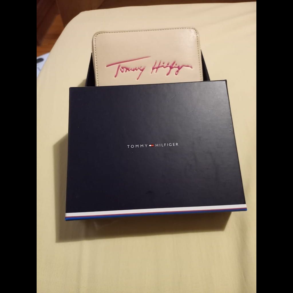 Tommy hilfiger brand new wallet from Dubai