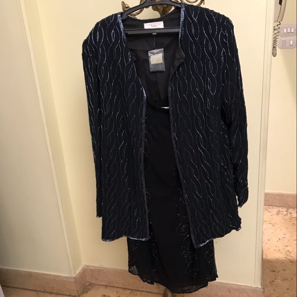 Ann Harvey 3/4 skirt and jacket silk navy and black