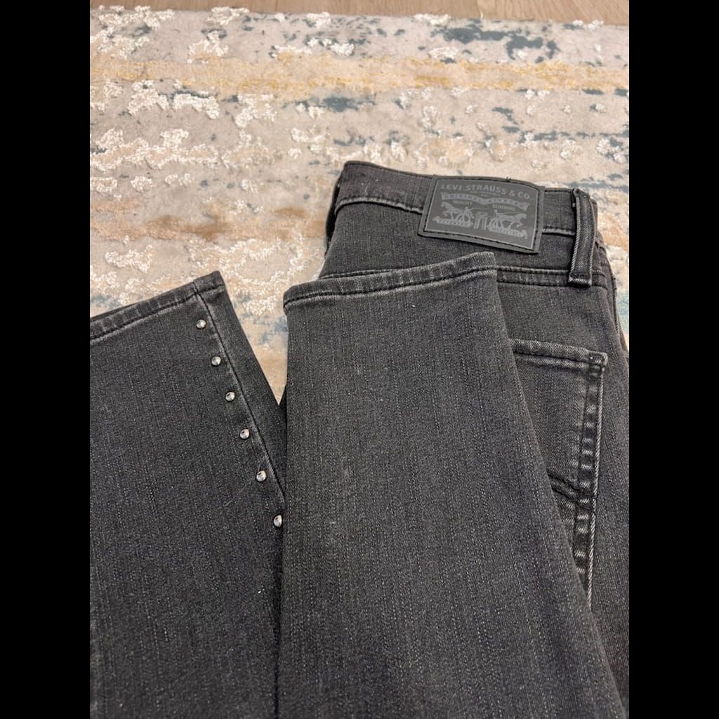 Levi’s dark grey studded jeans - size 27