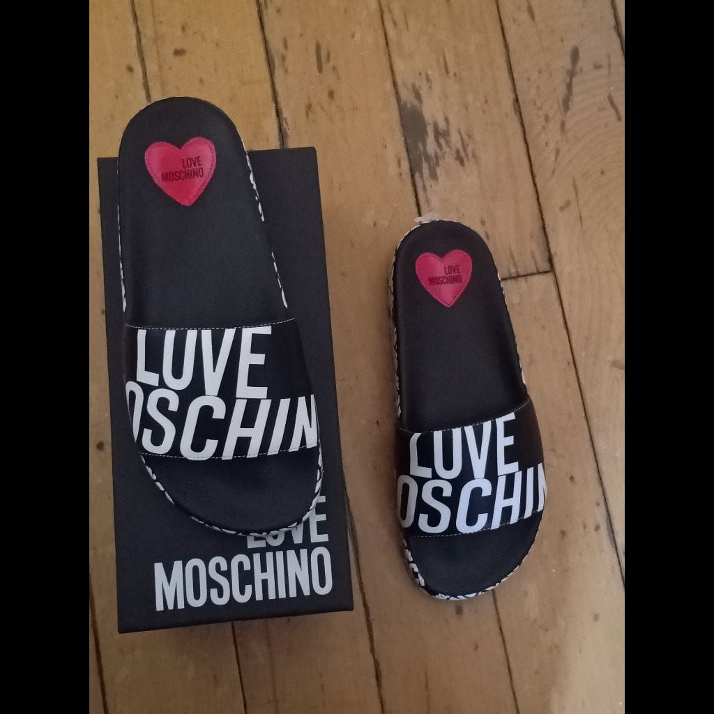 Moschino slides