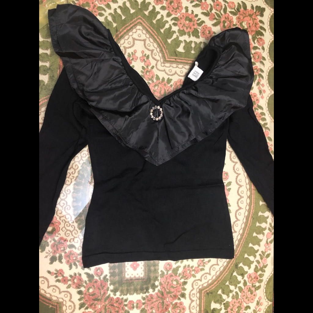 Black pullover with strass