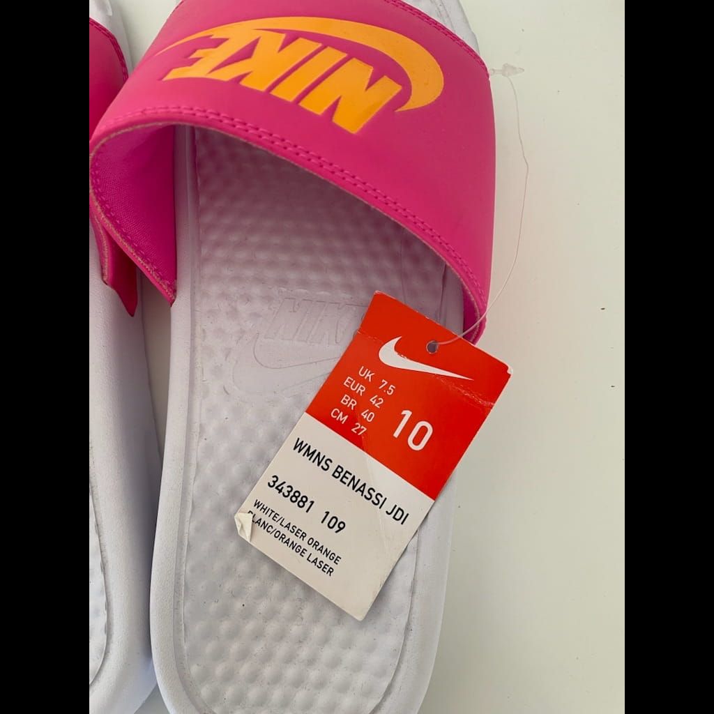 Nike slipper size 42