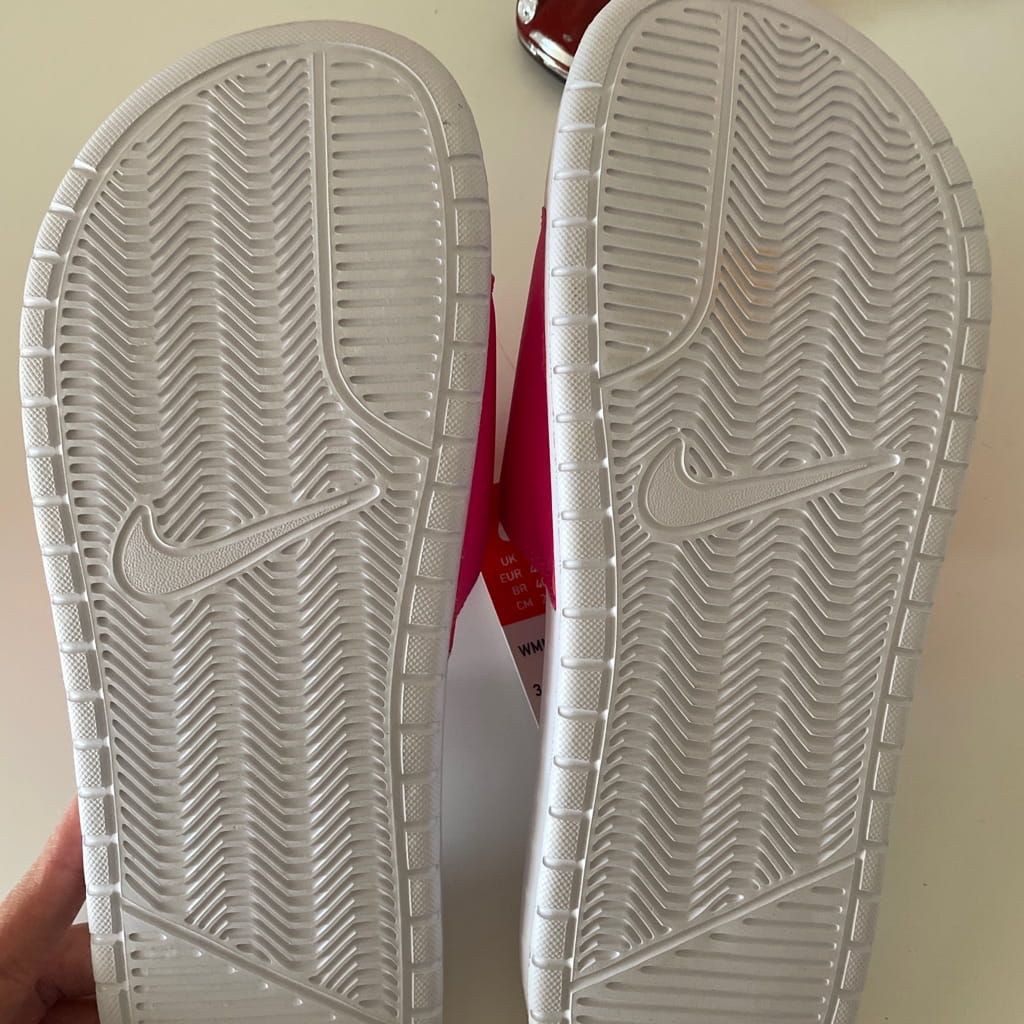 Nike slipper size 42