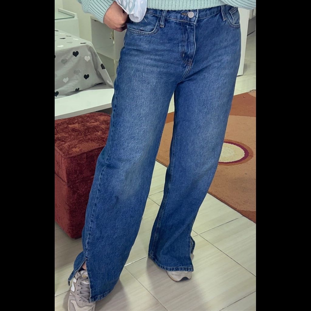 Wide leg jeans with side slit