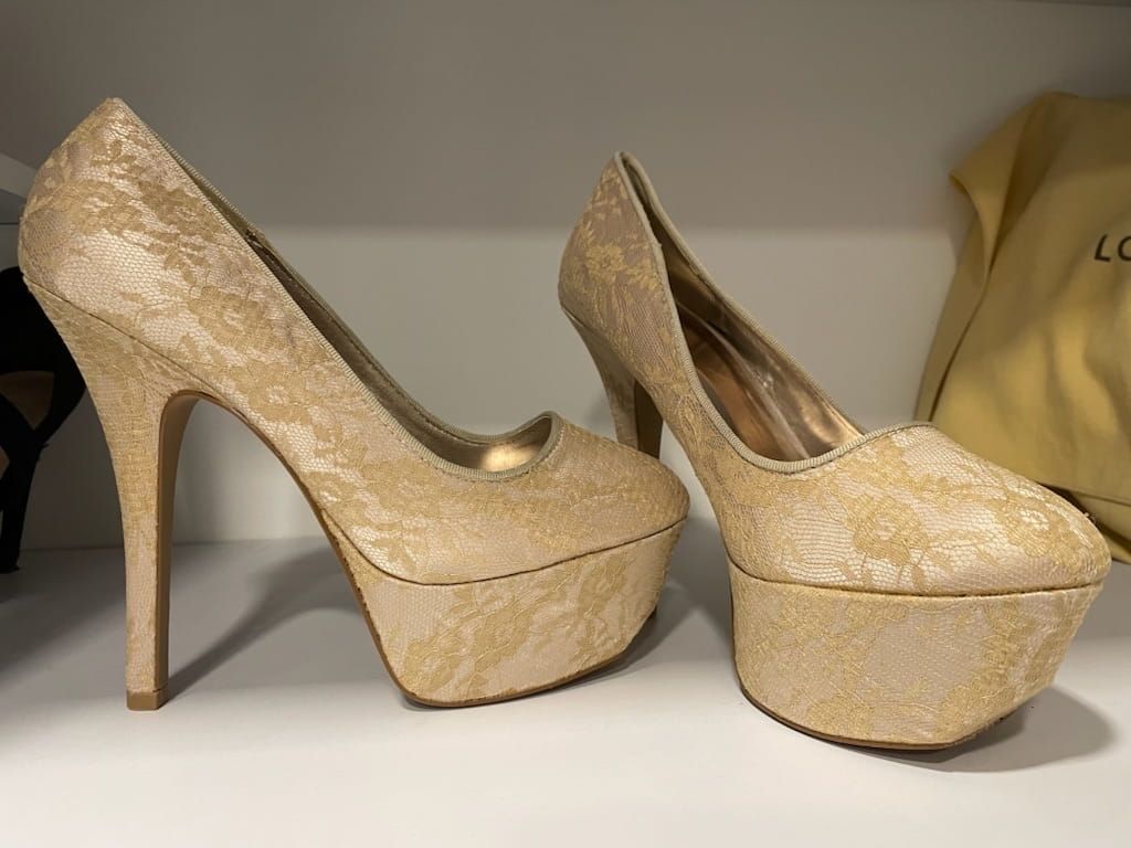 Dantel heels