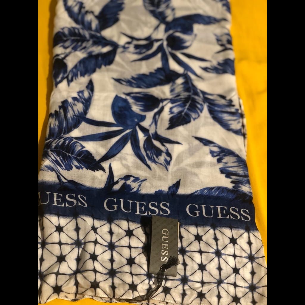 Guess Square cotton scarf