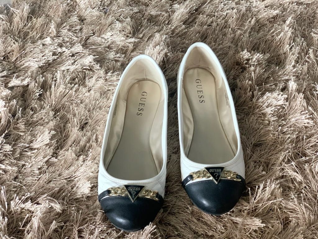 Guess flat shoes