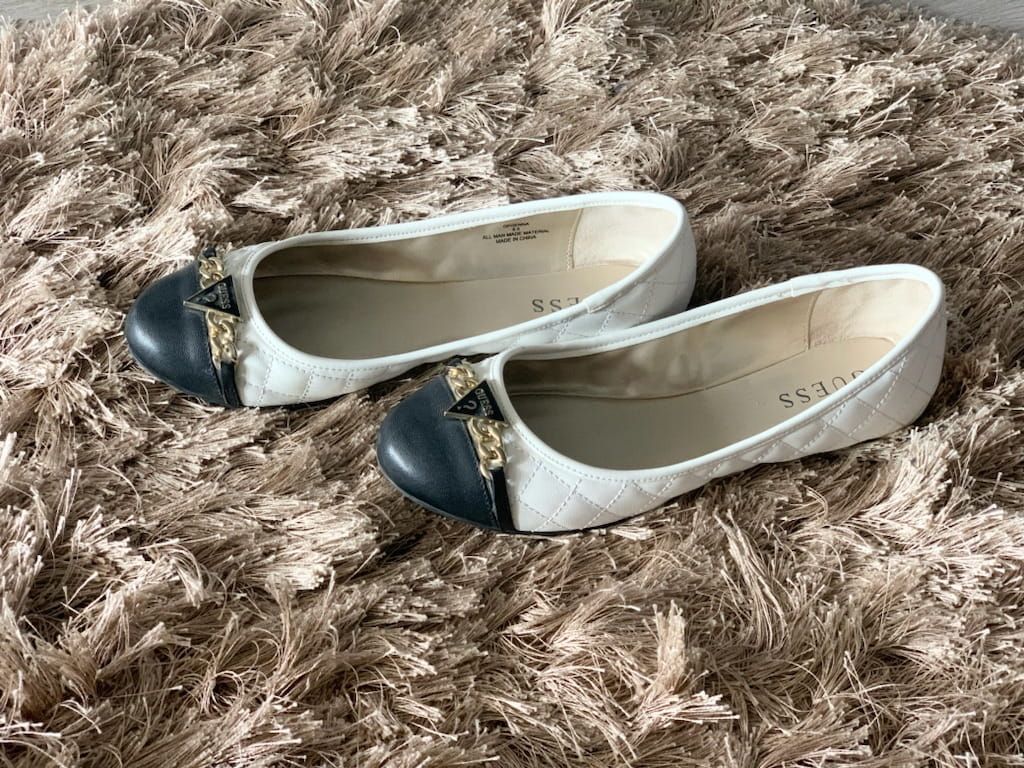 Guess flat shoes
