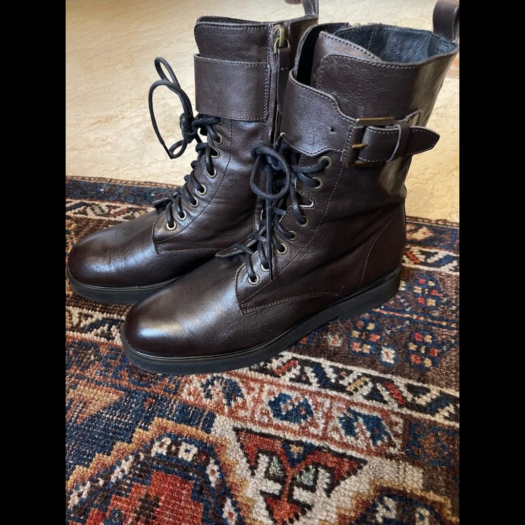 Barely used Massimo Dutti boots