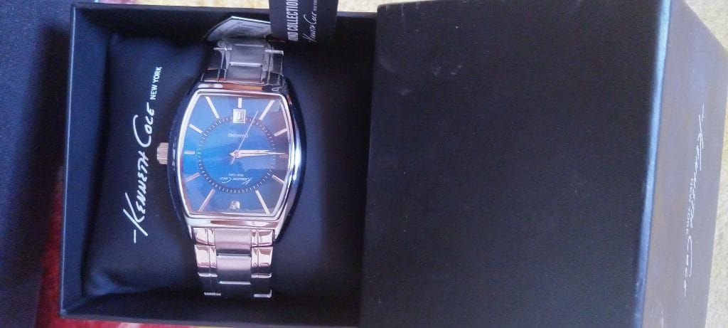 Kenneth Cole NewYork. Genuine Diamond Stainless steel Watch