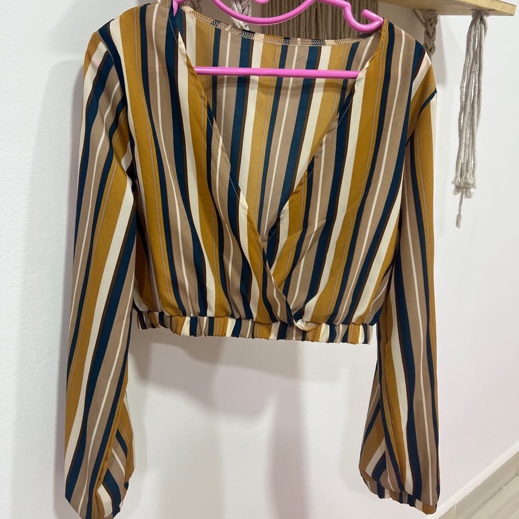 Retro crisscross blouse with baloon sleeves