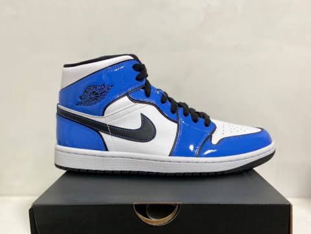 Original Jordans 1 Signal blue size 44