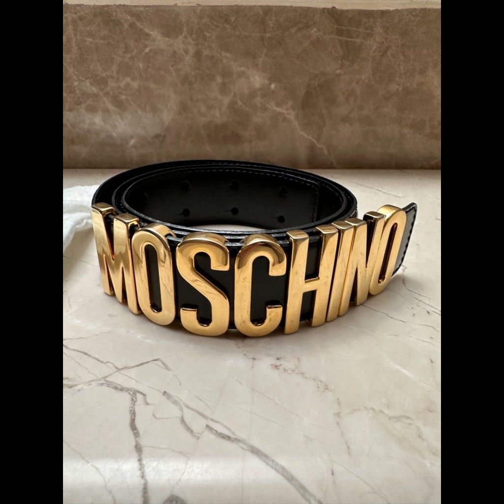 Moschino belt (Like New) + dustbag