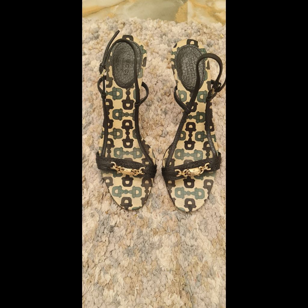 Gucci sandals size 38