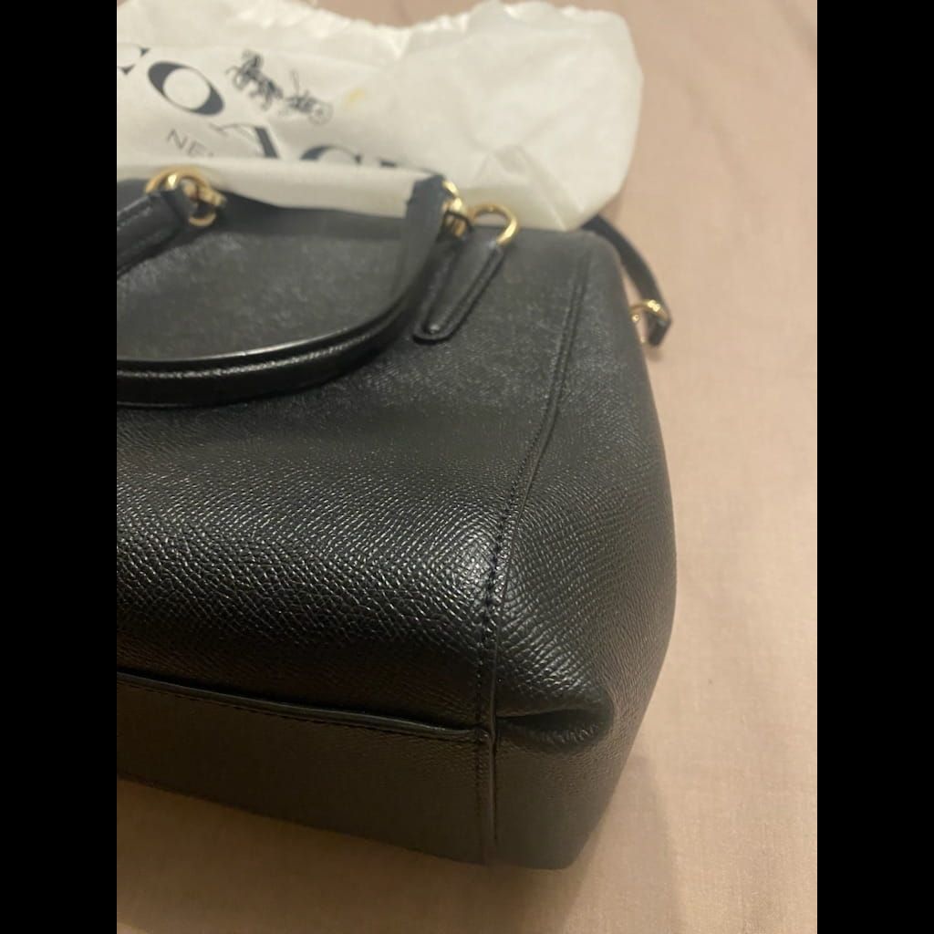 Coach Minetta Leather crossbady with its dust bag
