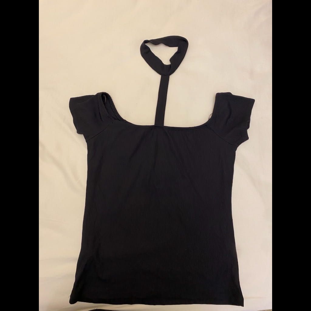 Pull and bear tight fit black top