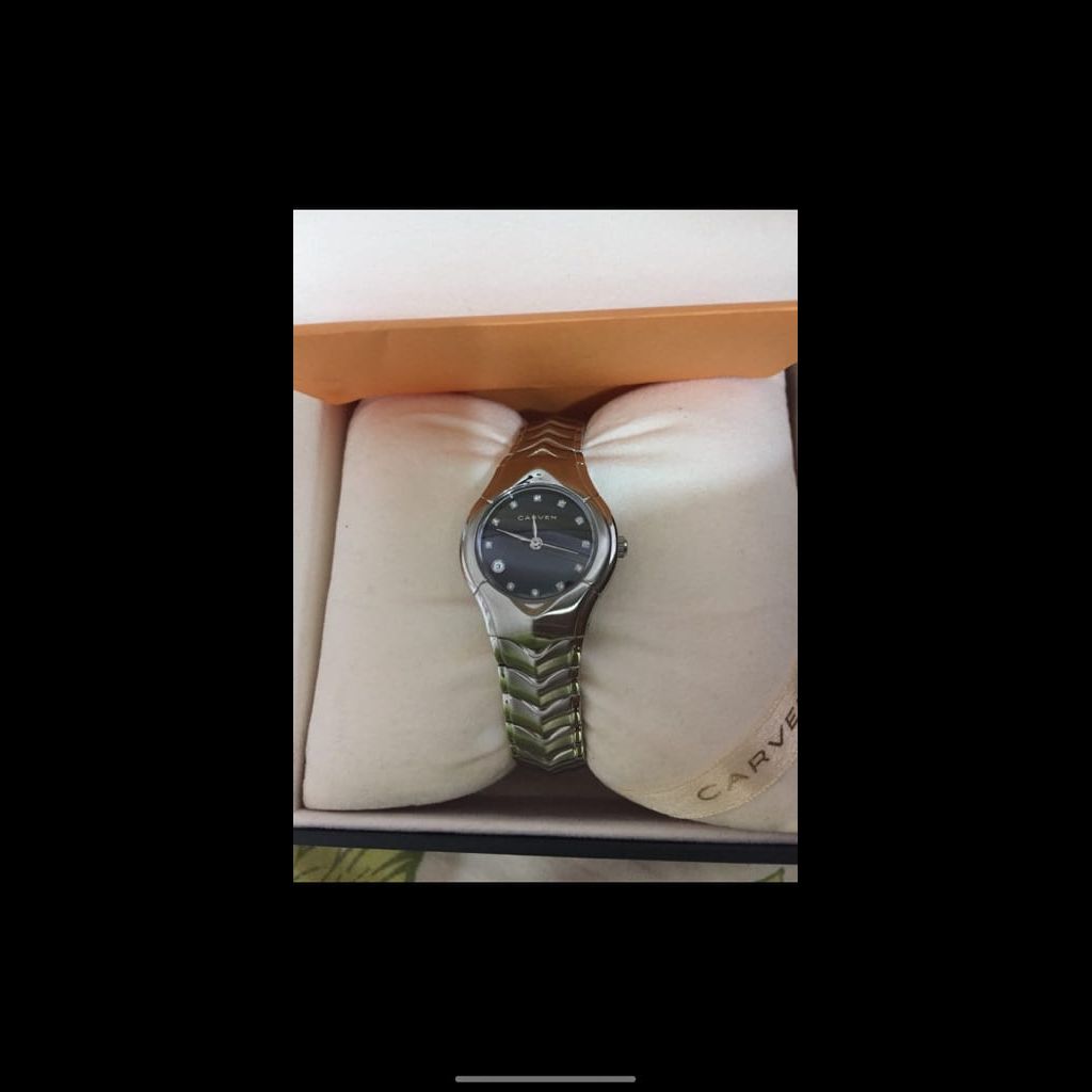 Carven watch