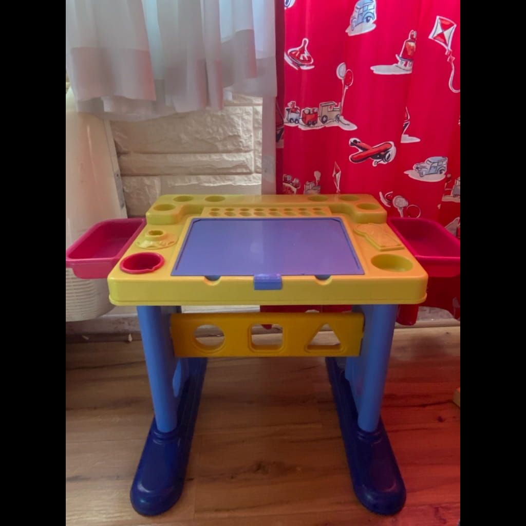 Hard plastic colouring desk for kids