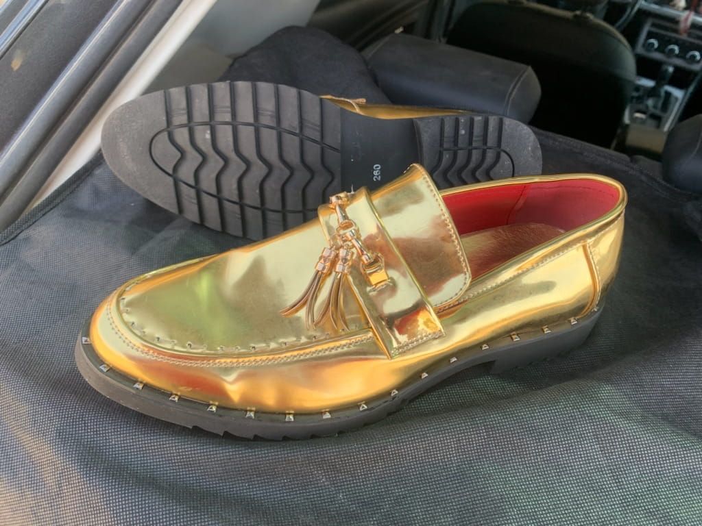 For sale Classic boots (she in) size 42 color gold