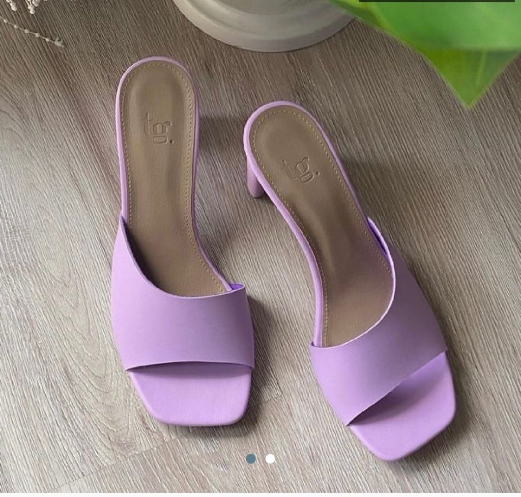 Lilac curved heels