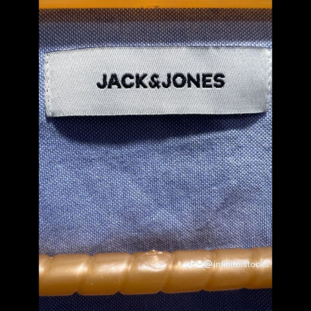 INTERNATIONAL BRANDS OVER STOCK 
BRAND: Jack & Jones 
SIZE: XL

MATERIAL: 100% COTTON 
CHEST SIZE(عرض الصدرمن الباط للباط): 65 cm
LENGTH (طول القطعة): 74 cm