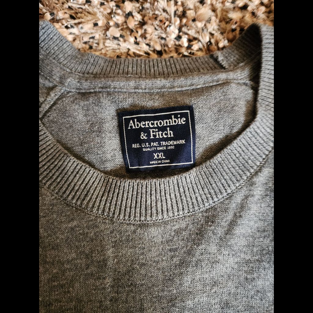 Abercrombie and Fitch men crewneck sweater