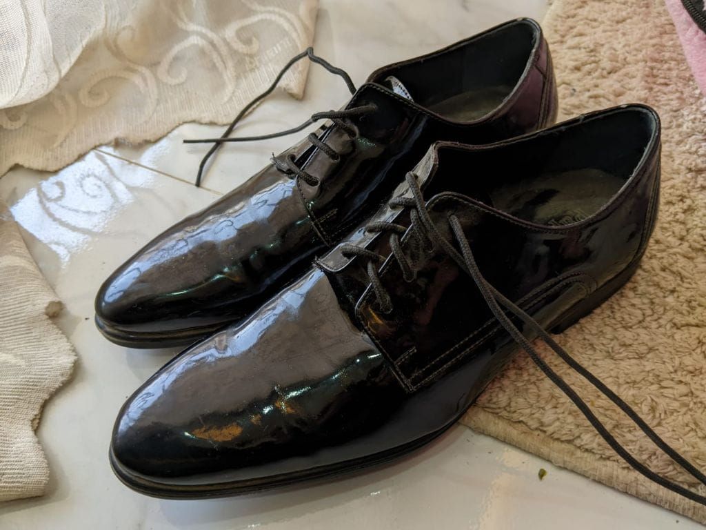 Men's classic leather shoes