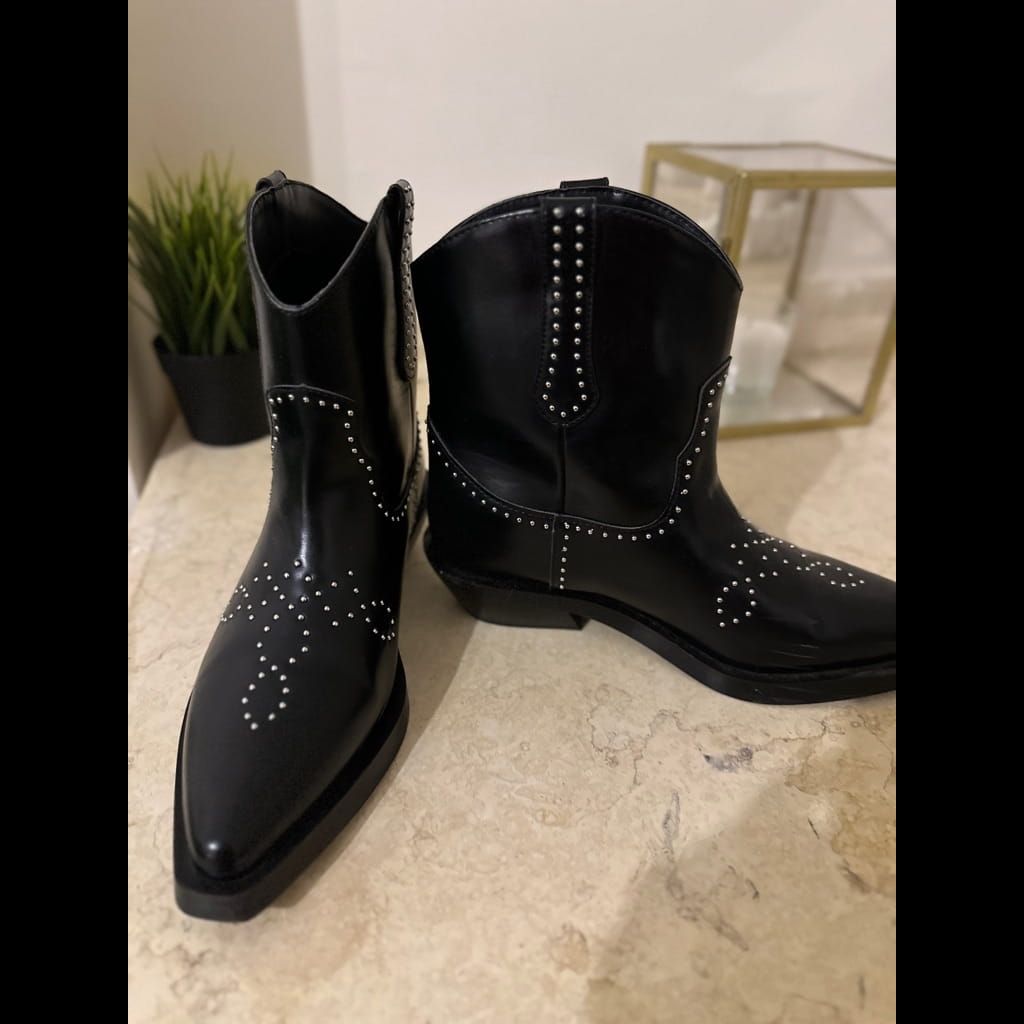 H&M short cowboy boots